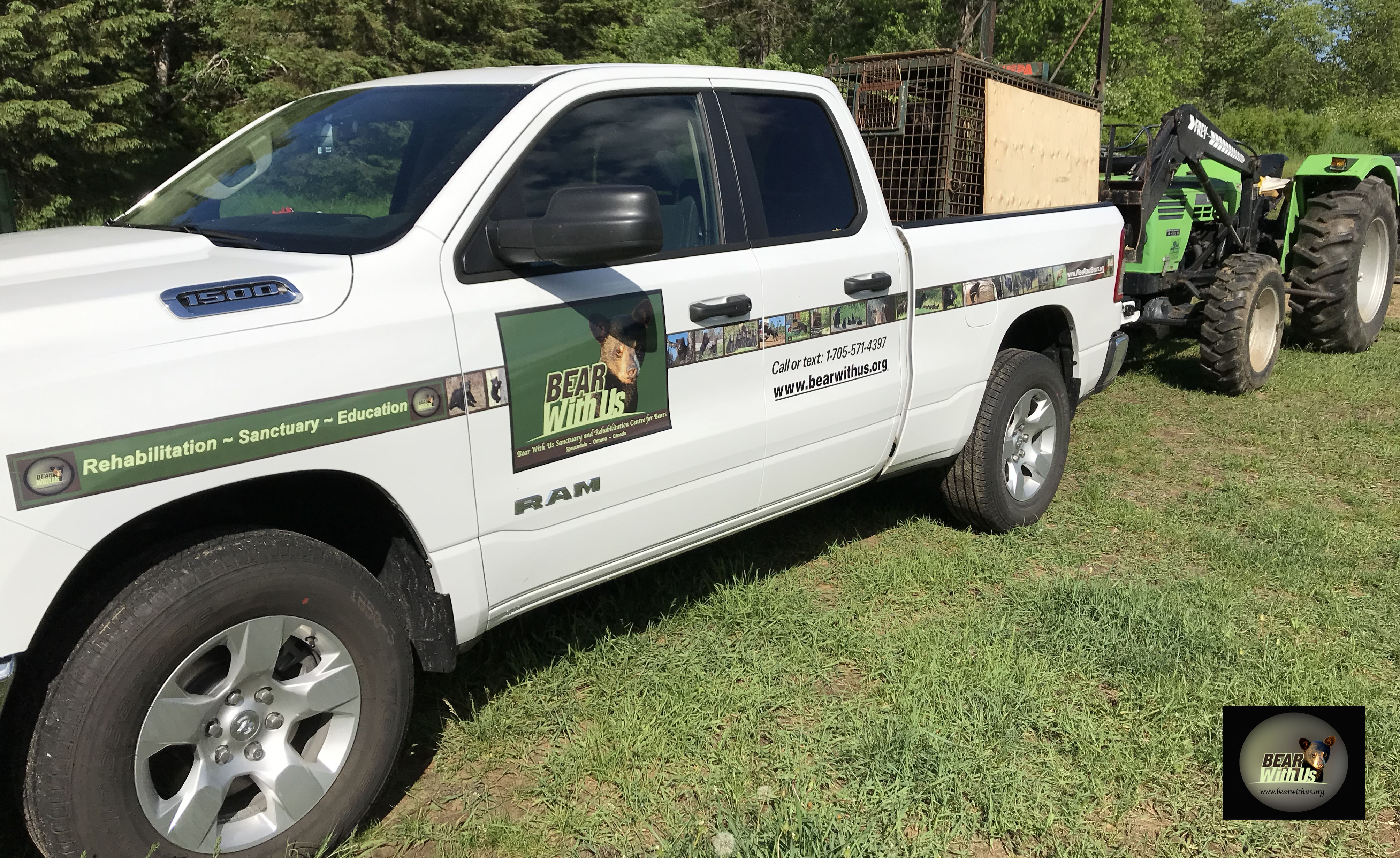 truck,tractor,unload bear,June11,2019,IMG_0946